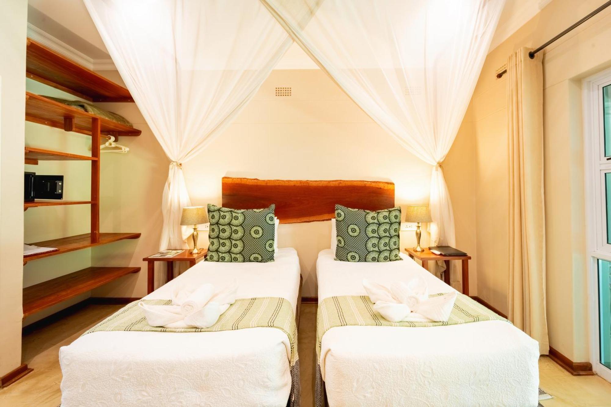 Bayete Guest Lodge วิกตอเรียฟอลส์ ภายนอก รูปภาพ
