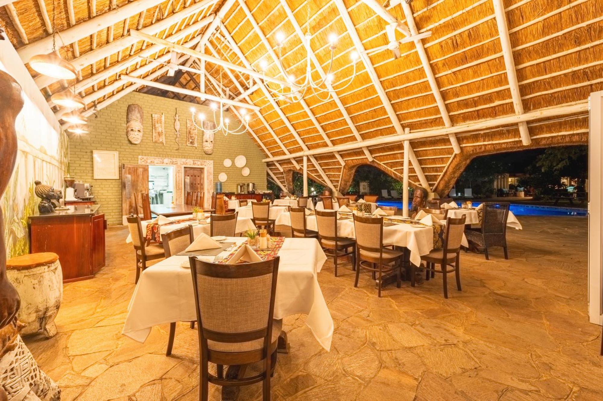Bayete Guest Lodge วิกตอเรียฟอลส์ ภายนอก รูปภาพ