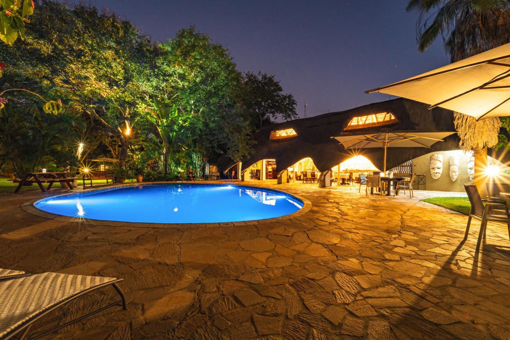 Bayete Guest Lodge วิกตอเรียฟอลส์ ภายนอก รูปภาพ
