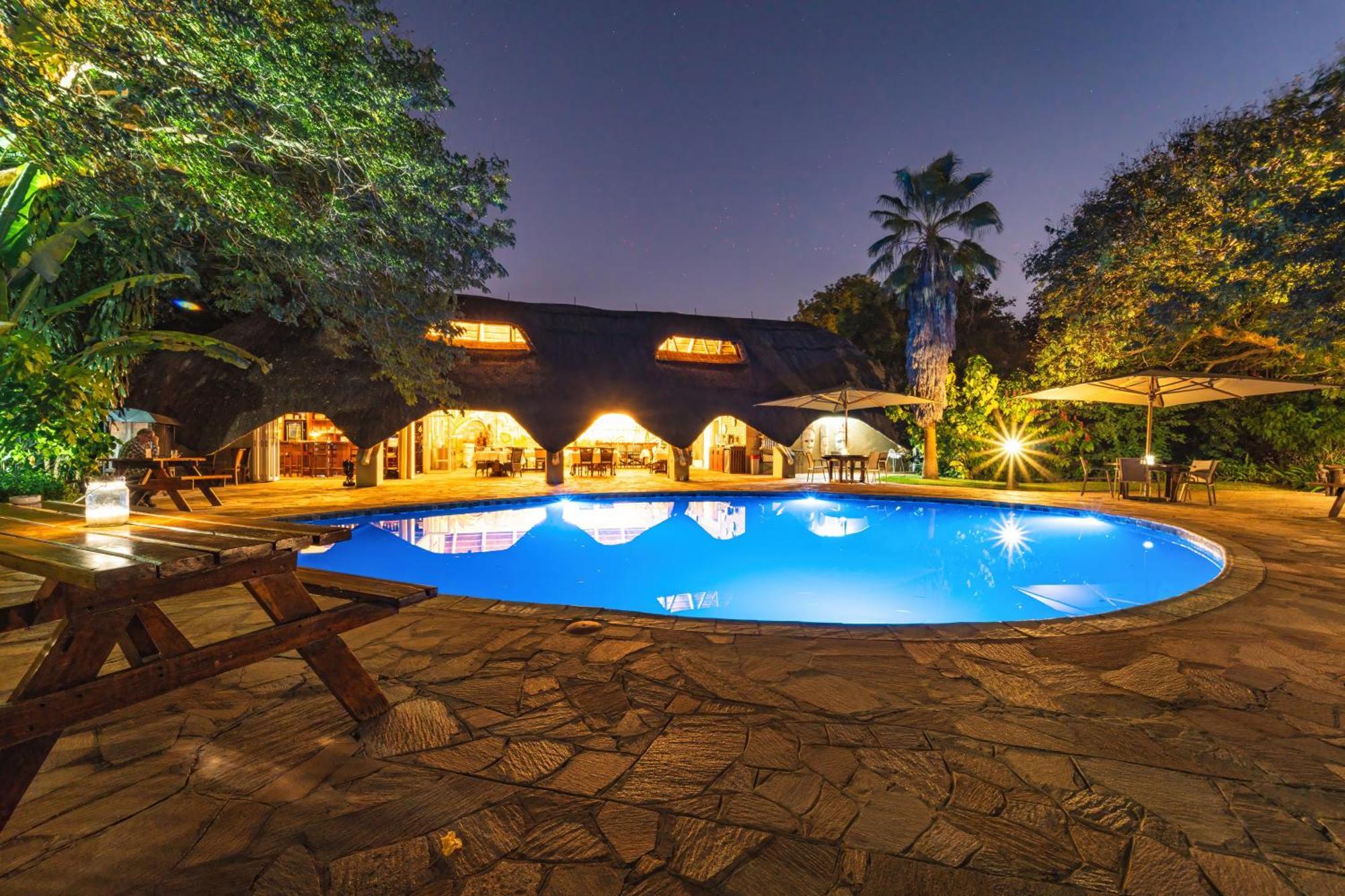 Bayete Guest Lodge วิกตอเรียฟอลส์ ภายนอก รูปภาพ