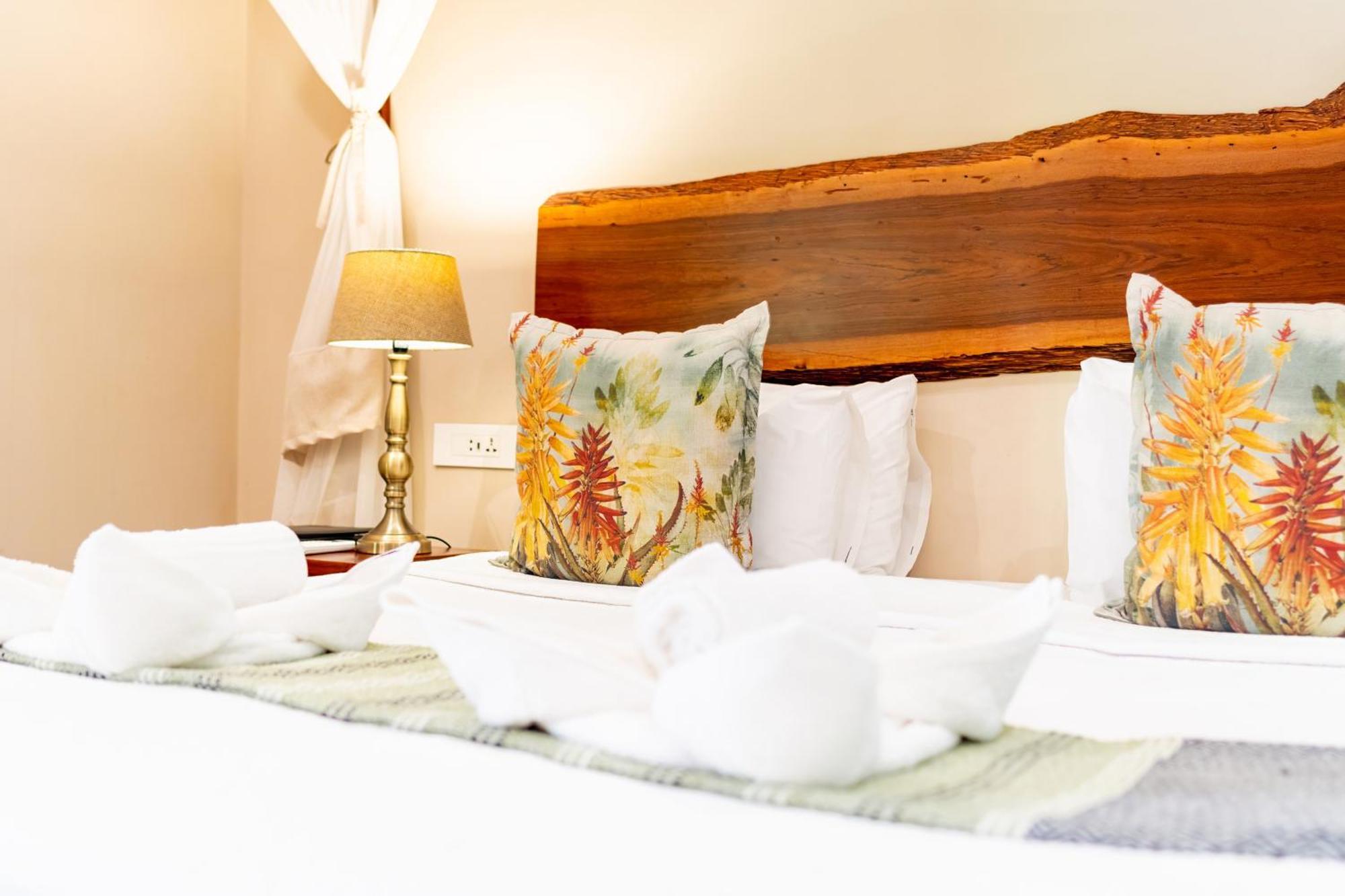 Bayete Guest Lodge วิกตอเรียฟอลส์ ภายนอก รูปภาพ