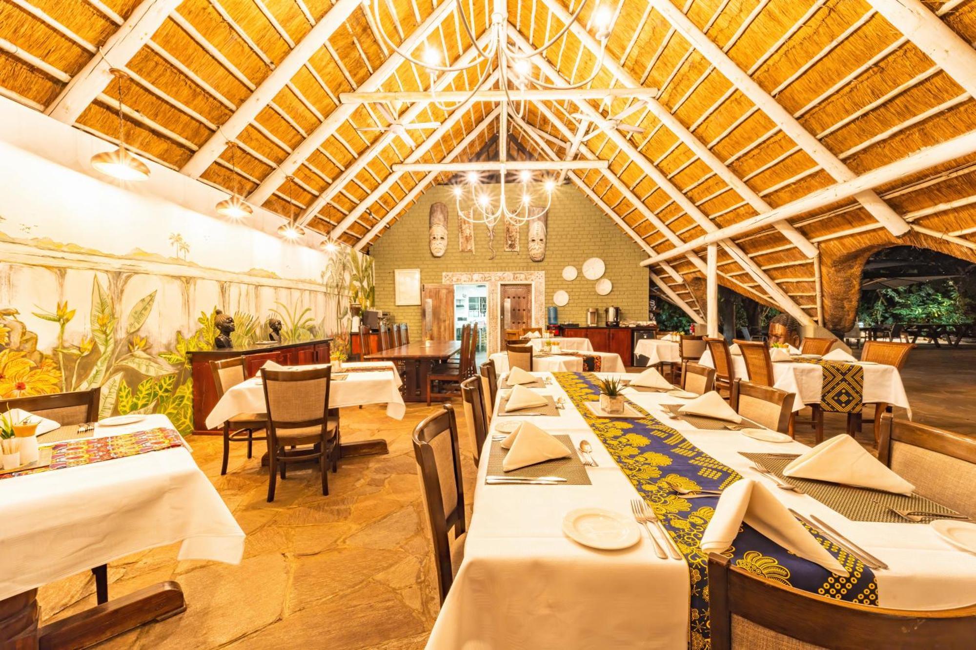 Bayete Guest Lodge วิกตอเรียฟอลส์ ภายนอก รูปภาพ