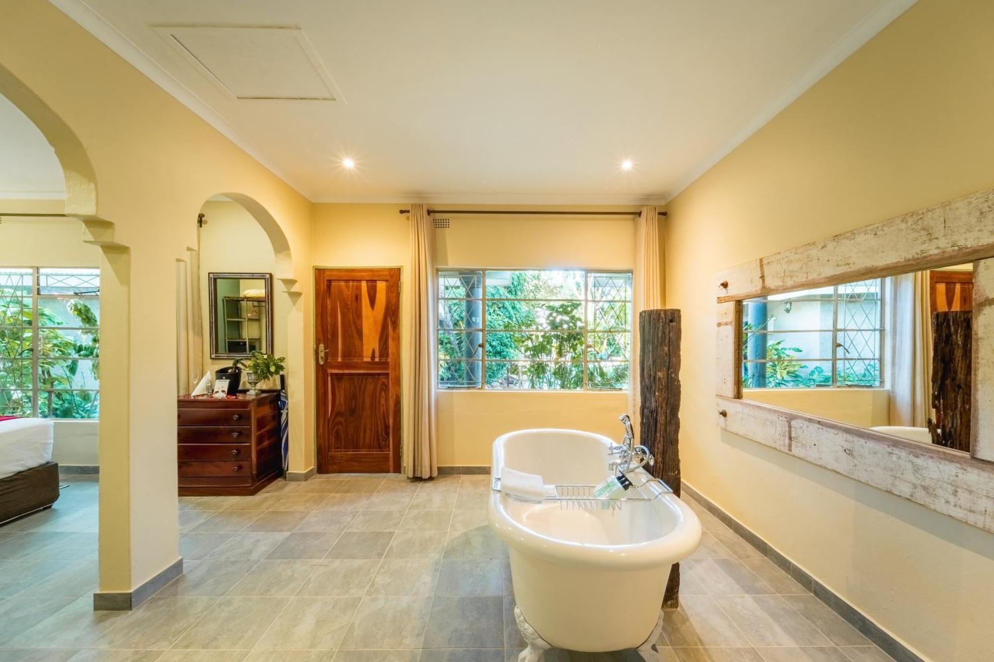 Bayete Guest Lodge วิกตอเรียฟอลส์ ภายนอก รูปภาพ