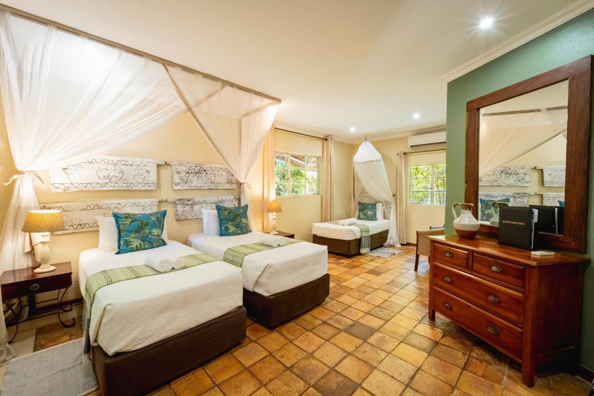 Bayete Guest Lodge วิกตอเรียฟอลส์ ภายนอก รูปภาพ